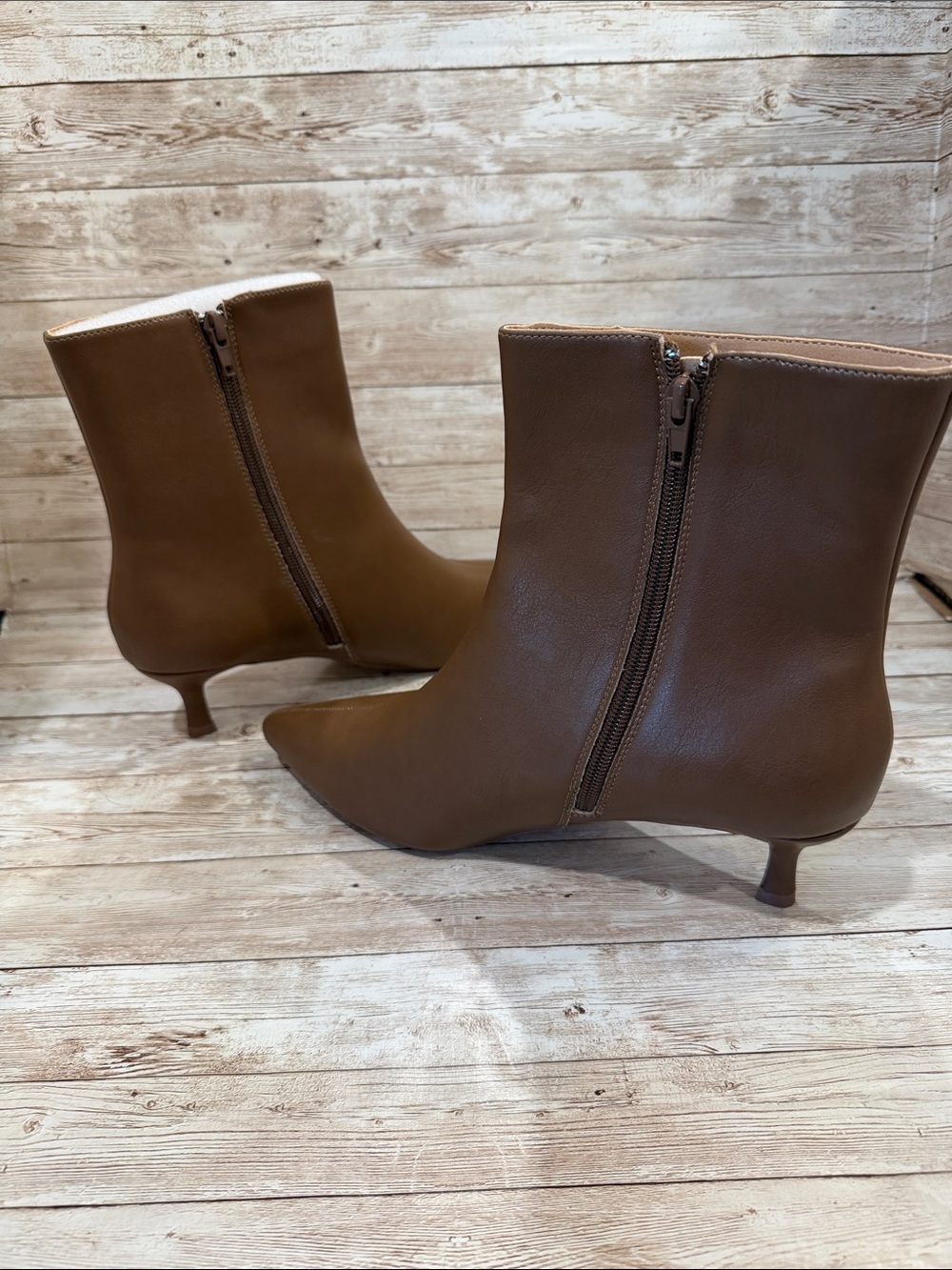 Journee Collection Brown Pointed-Toe Kitten Heel Ankle Boots 11M NEW - Picture 3 of 9